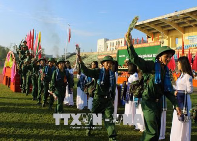 Thanh niên hăng hái lên đường nhập ngũ ảnh 10