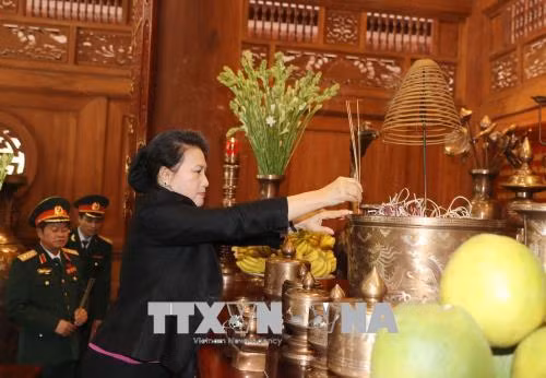 Chủ tịch Quốc hội dâng hương tưởng niệm Chủ tịch Hồ Chí Minh tại Khu K9 ảnh 1
