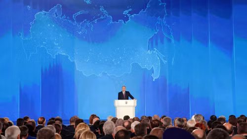 Thế giới tuần qua: Ông Putin đọc thông điệp cuối cùng; Mỹ dọa áp thuế mới với thép, nhôm ảnh 1