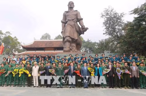 Thanh niên Thủ đô nô nức lên đường nhập ngũ ảnh 1