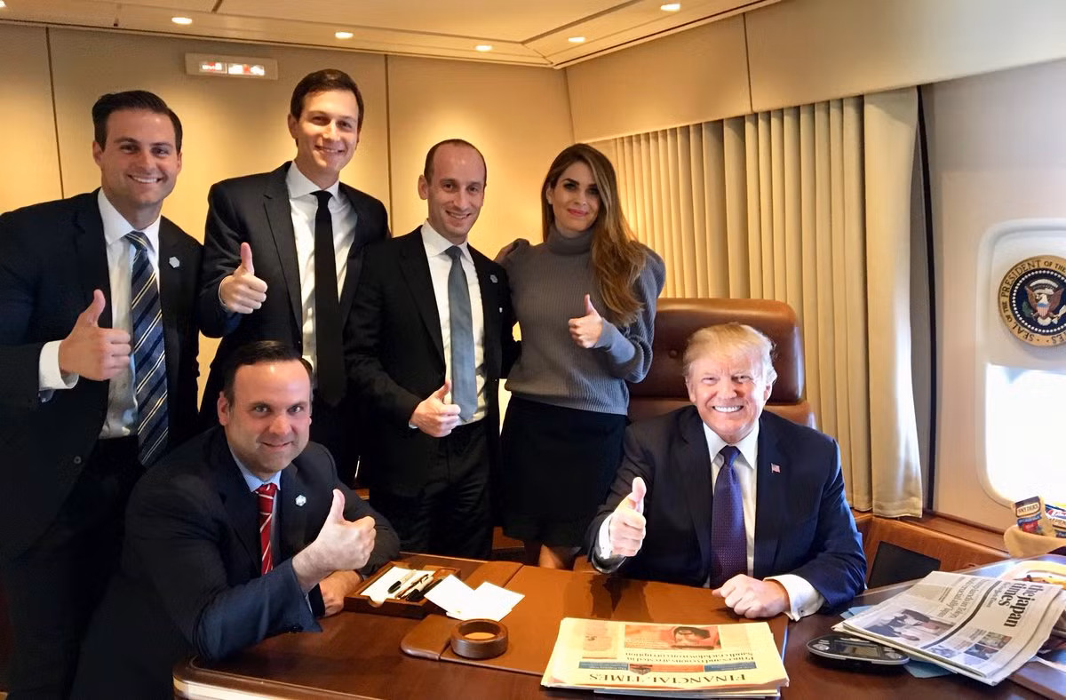 Một trong những trợ thủ thân tín nhất của Tổng thống Trump rời Nhà Trắng ảnh 2