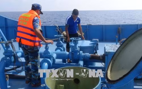 Bắt giữ nhiều tàu buôn lậu dầu trên vùng biển Tây Nam ảnh 1