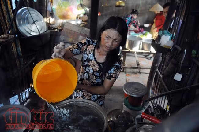 Độc đáo bánh canh bưng tô 'chờ' của người Khmer Nam bộ ảnh 3