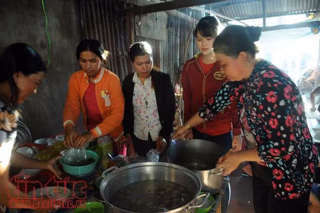 Độc đáo bánh canh bưng tô 'chờ' của người Khmer Nam bộ ảnh 11