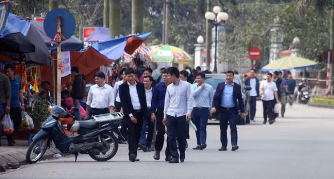 Trước giờ khai ấn đền Trần, du khách kéo về ngày càng đông ảnh 8