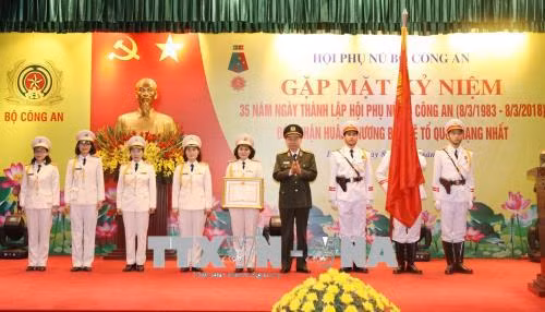 Hội Phụ nữ Bộ Công an đón nhận Huân chương Bảo vệ Tổ quốc hạng Nhất ảnh 1