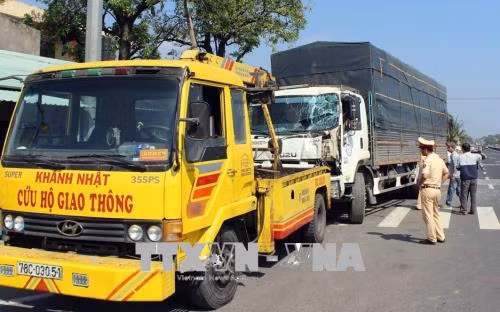 Xe tải đâm trực diện vào nhà dân tại Phú Yên gây nhiều thiệt hại ảnh 1