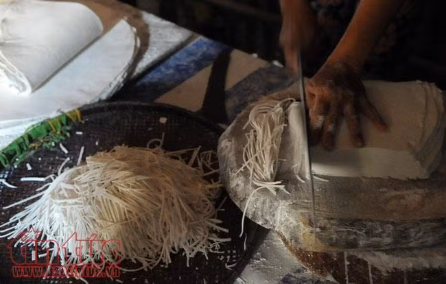Độc đáo bánh canh bưng tô 'chờ' của người Khmer Nam bộ ảnh 5