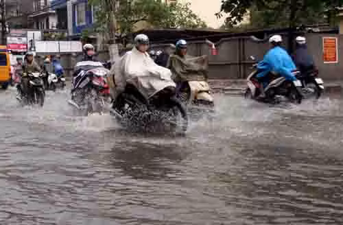 Hà Nội: Mưa to gây ngập cục bộ ảnh 1