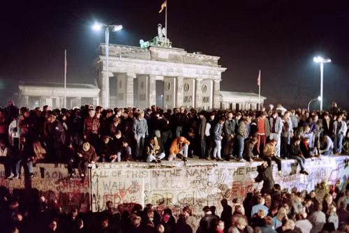 Điểm lại thời khắc lịch sử của Bức tường Berlin ảnh 8