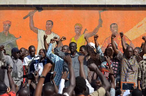 AU cho 2 tuần để Burkina Faso chuyển giao quyền lực ảnh 1