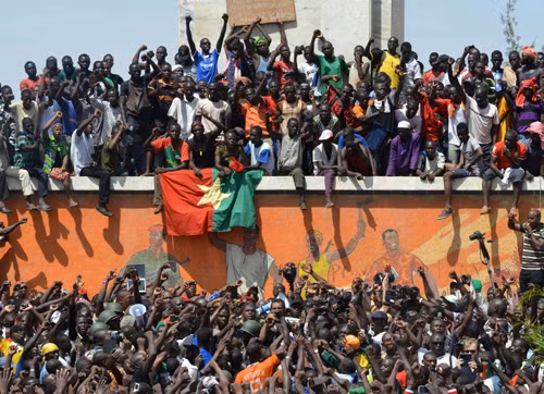 Phe đối lập Burkina Faso phản đối quân đội tiếm quyền ảnh 1