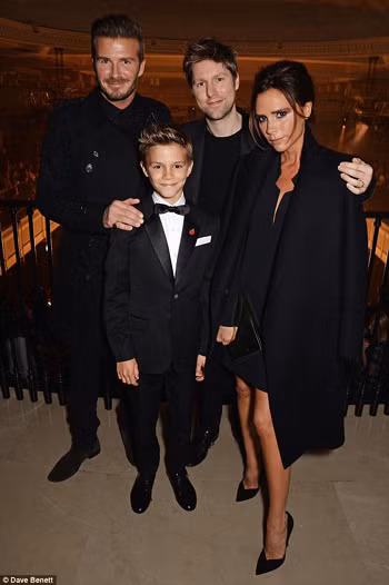 Con trai Beckham lịch lãm trong quảng cáo Burberry ảnh 4