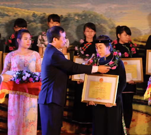 Tạo điều kiện hơn nữa cho học sinh dân tộc thiểu số ảnh 2