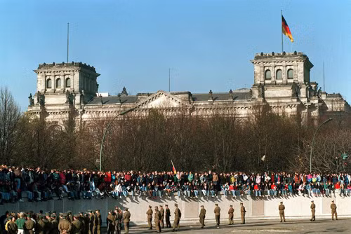 Điểm lại thời khắc lịch sử của Bức tường Berlin ảnh 6