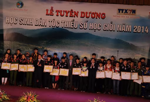 Tạo điều kiện hơn nữa cho học sinh dân tộc thiểu số ảnh 3