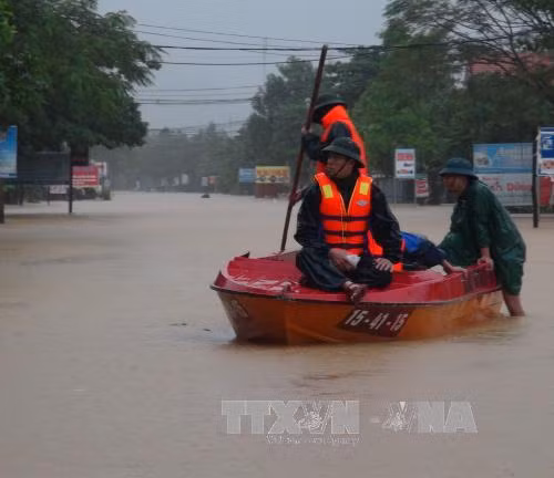 Mưa to tại Quảng Bình, hàng trăm nhà dân ngập trong nước ảnh 1