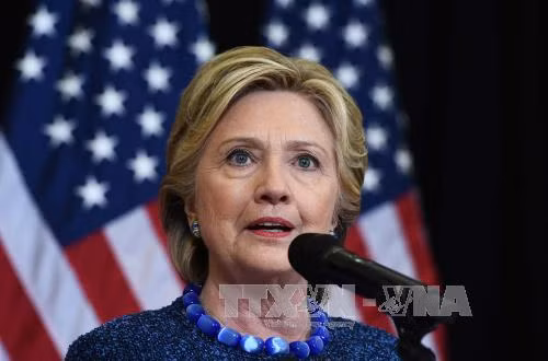 Bà Clinton chỉ trích FBI điều tra lại bê bối email ảnh 1