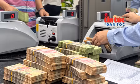 Tiền gửi tại các ngân hàng tăng nhờ lãi suất huy động tăng.