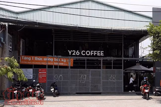 Hai nhóm thanh niên hỗn chiến, khách uống cà phê bỏ chạy tán loạn ảnh 1