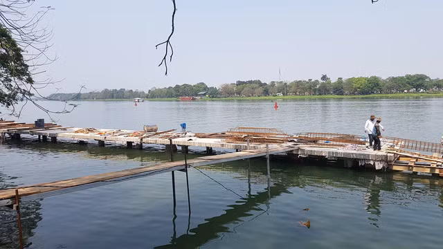 Huế xây dựng tuyến đường đi bộ lát gỗ lim phía nam sông Hương ảnh 1