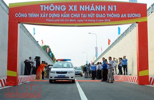 Thông xe hầm chui ở nút giao 3 tầng cửa ngõ Tây Bắc TP Hồ Chí Minh ảnh 1