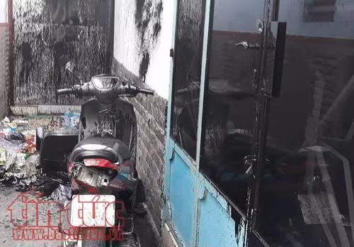 Giang hồ đập phá, dùng bom sơn ném vào nhà dân ảnh 1