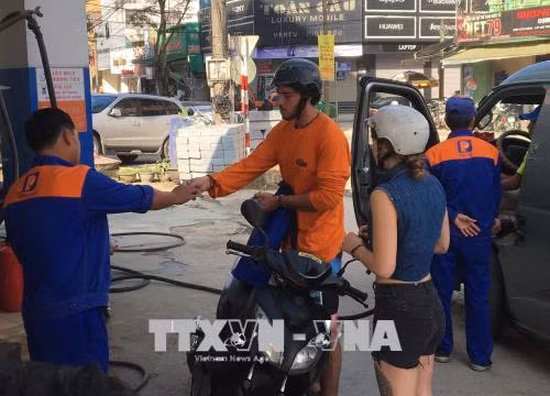 Không nên bán lại xăng A92 nhưng cần xem giá xăng E5 hợp lý chưa ảnh 1