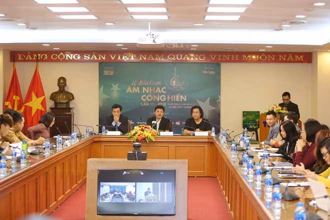 Nhạc sĩ Dương Cầm, ca sĩ Đăng Dương, Khánh Linh góp mặt trong lễ bầu chọn Cống hiến ảnh 1