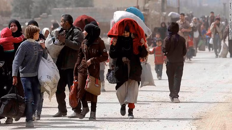 Chùm ảnh hàng chục nghìn dân thường Syria tháo chạy khỏi điểm nóng Đông Ghouta ảnh 3