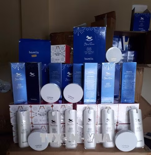 Hải quan cửa khẩu Móng Cái bắt giữ lượng lớn hàng mỹ phẩm nhập lậu ảnh 2