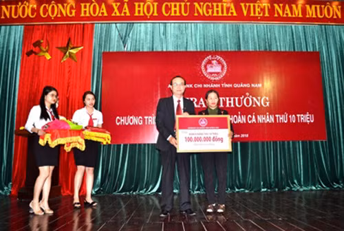 Agribank trao thưởng chủ tài khoản cá nhân thứ 10 triệu ảnh 1