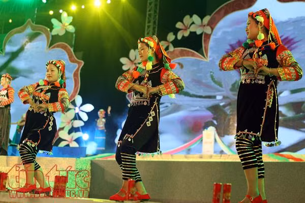 Thi trang phục truyền thống các dân tộc tỉnh Điện Biên ảnh 20
