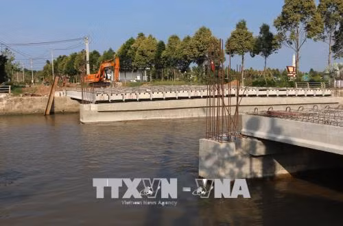 Chủ tịch tỉnh Hậu Giang chỉ đạo sớm họp dân vụ xây cầu Tân Hiệp ảnh 1