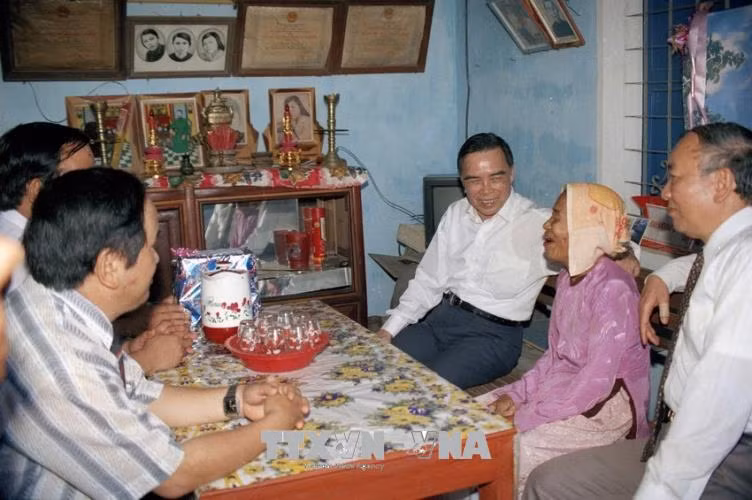 Những hình ảnh hoạt động của Nguyên Thủ tướng Chính phủ Phan Văn Khải ảnh 10