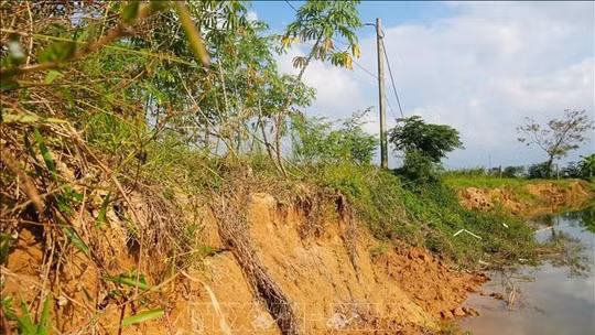 Huế: Gần 74 km bờ sông bị sạt lở nặng