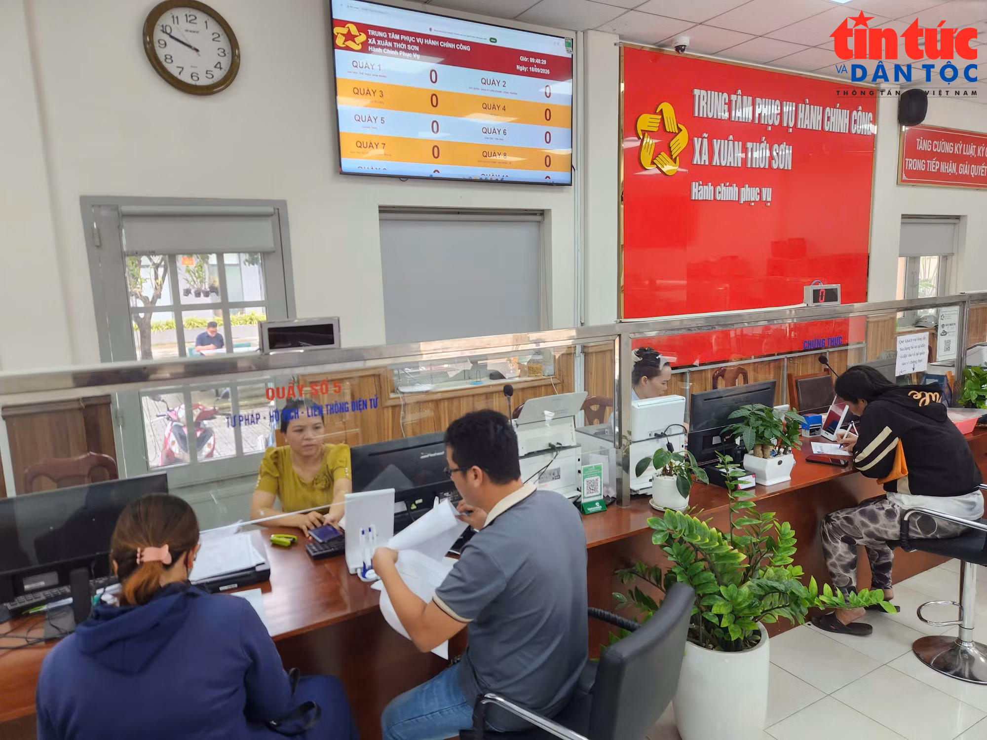 baotintuc_tr_300926hanhchinhcongml.jpg