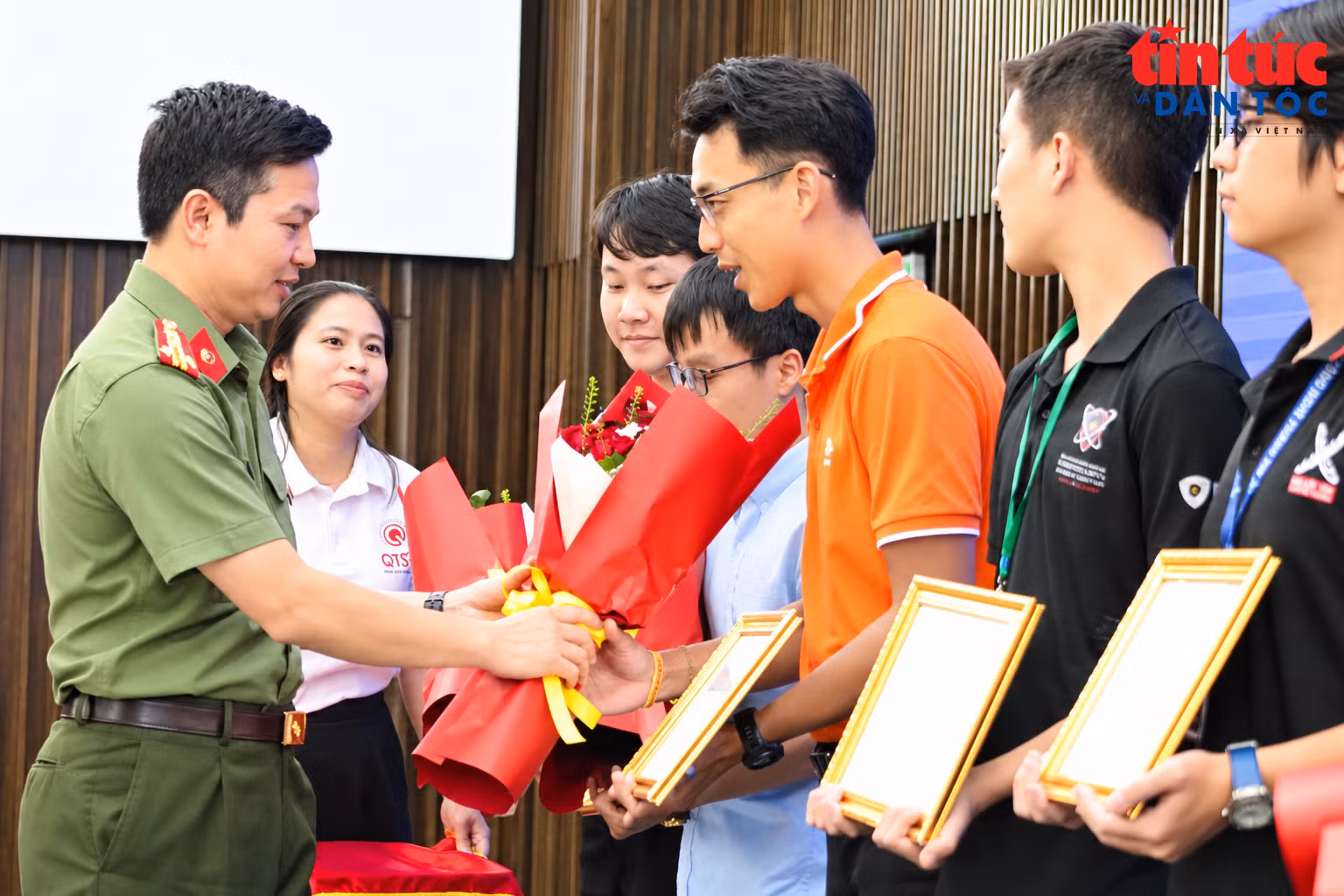 baotintuc_tr_280926dientap11.png