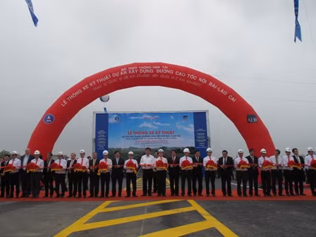 Thông xe thêm 30km cao tốc Nội Bài - Lào Cai ảnh 1