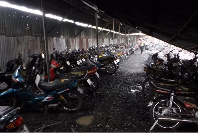 Hỏa hoạn thiêu rụi hàng trăm xe máy ảnh 3