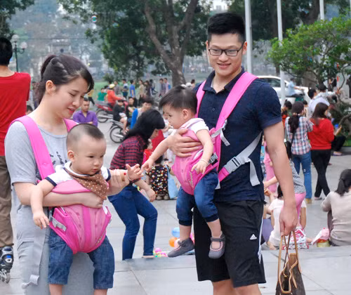 Vườn hoa Lý Thái Tổ đông nghịt người ngày Giỗ Tổ ảnh 2