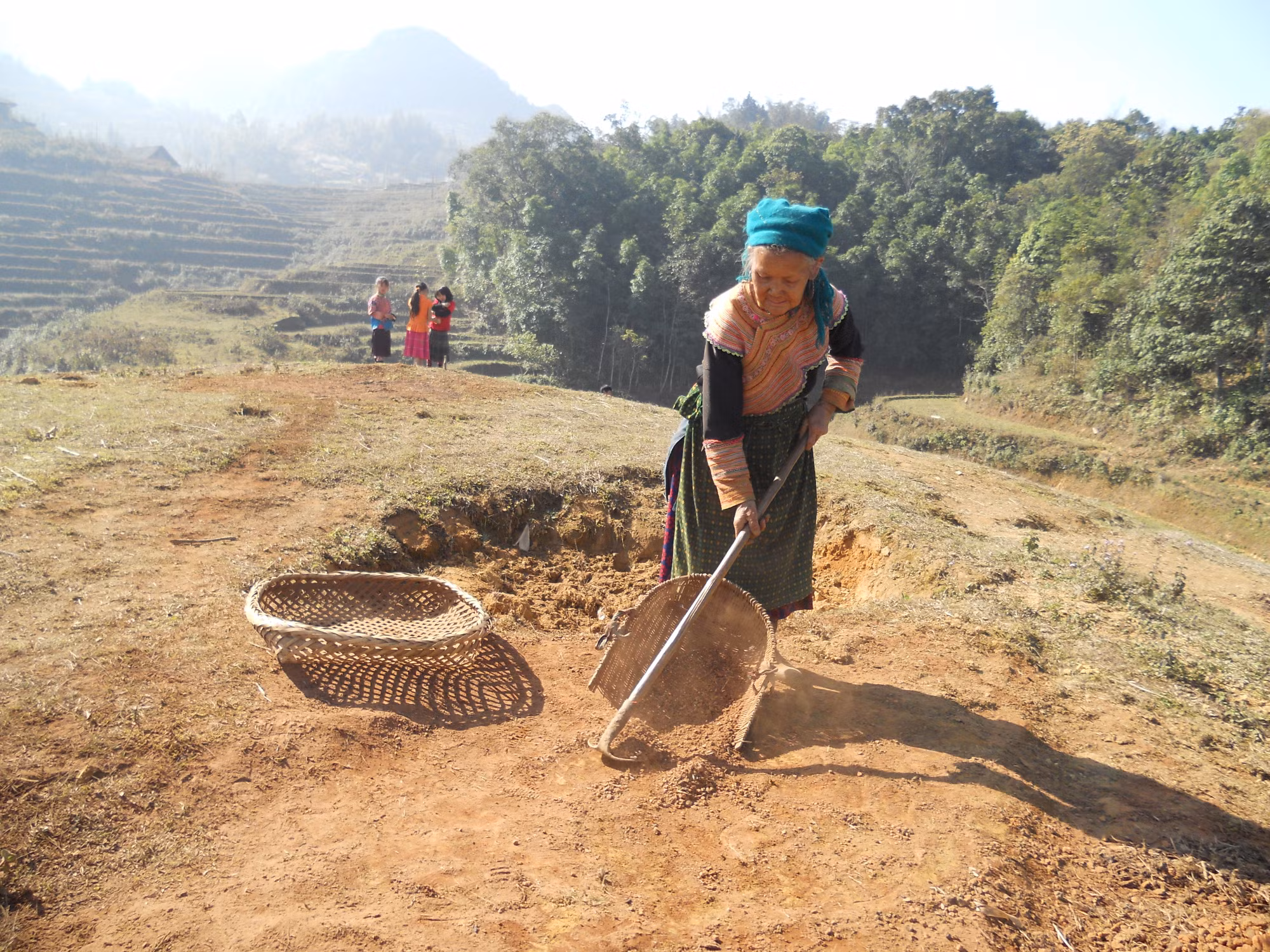 Trẻ em dân tộc thiểu số kể chuyện qua ảnh ảnh 11