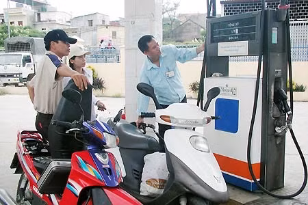  Giữ nguyên giá xăng, giảm giá dầu ảnh 1