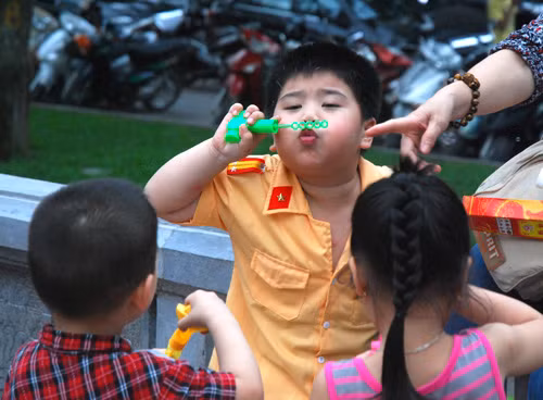 Vườn hoa Lý Thái Tổ đông nghịt người ngày Giỗ Tổ ảnh 5