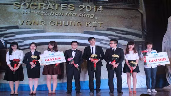 Sinh viên Ngoại thương giành giải quán quân Hùng biện Socrates 2014 ảnh 1
