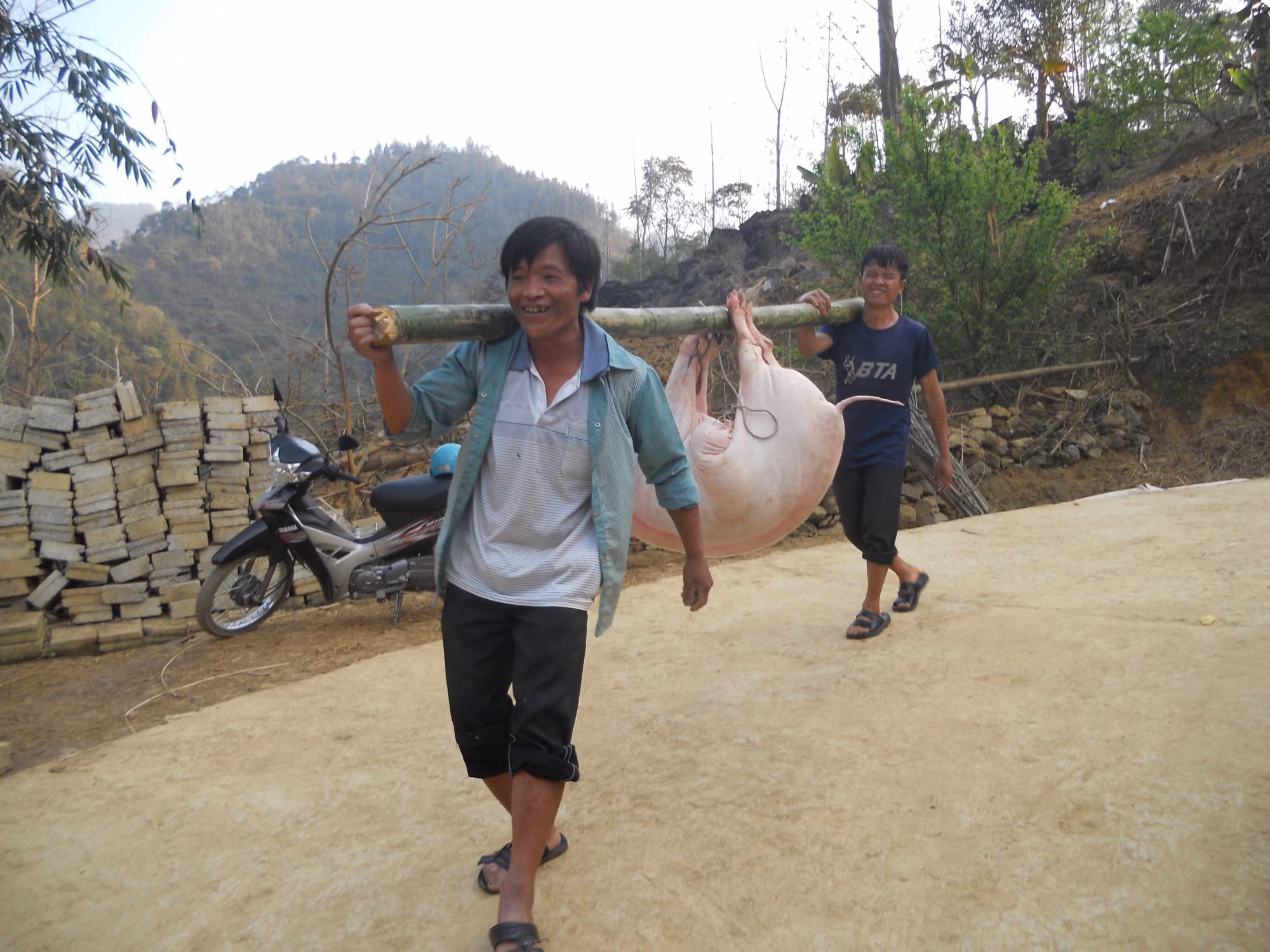 Trẻ em dân tộc thiểu số kể chuyện qua ảnh ảnh 6