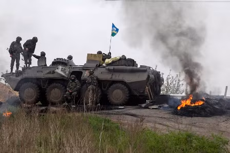 Các tay súng Ukraine tấn công đồn biên phòng giáp biên giới với Nga ảnh 1