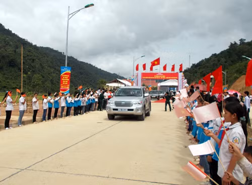 Thông xe đường vành đai đi cửa khẩu Huổi Puốc, giáp Lào ảnh 1
