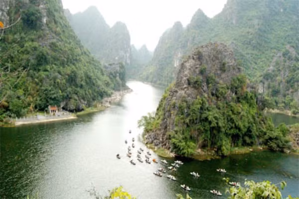 Ninh Bình gắn tổ chức Đại lễ Vesak 2014 với khai thác tiềm năng du lịch ảnh 1