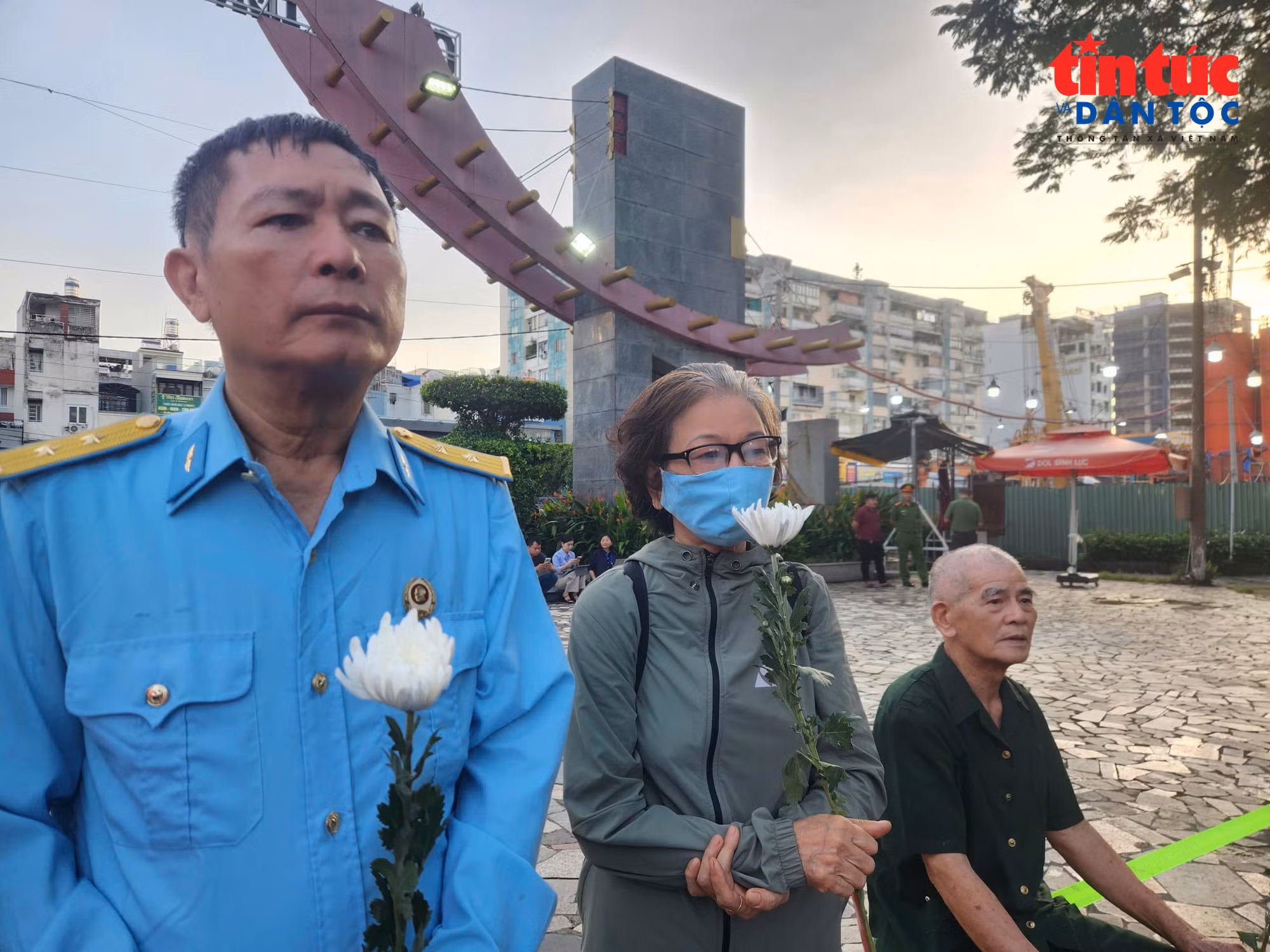 baotintuc_tr_hoa-den.jpg